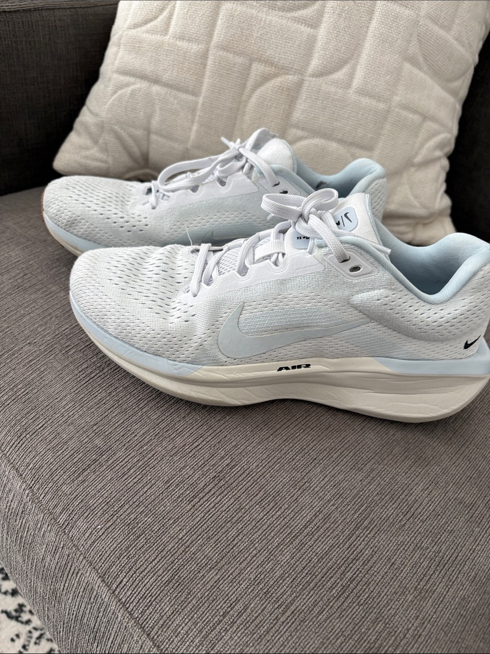 Nike Women's White and Light Blue Air Running Sneakers